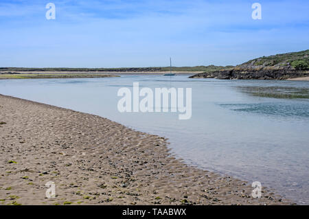 Eine Gezeiten- Kanal zwischen Holyisland und Anglesey Stockfoto