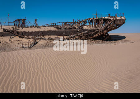 Der Schiffbruch, Eduard Bohlen liegt etwa 500 Meter landeinwärts Heute nach 1909 südlich von Conception Bay, Namibischen Küste gestrandet. Stockfoto