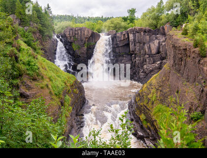 Hohe fällt bei US/kanadischen Grenze im Grand Portage State Park, Minnesota Stockfoto