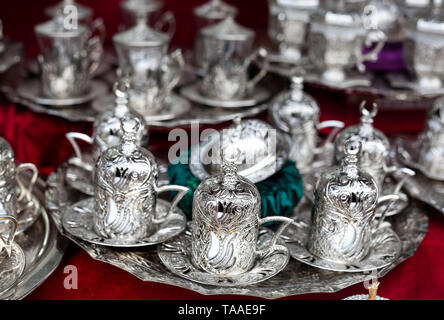 Silber türkischen Kaffee in Istanbul Markt Stockfoto
