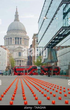 Fünfhundert Spardosen, jede repräsentiert eine Spende von £ 1.000, Überschwemmung im Herzen der Stadt London, die Einführung des Spezialversicherer der kirchlichen Bewegung für Gut, die 1 Million £ zu UK Nächstenliebe über den Sommer zu markieren. Wo: London, Vereinigtes Königreich, wenn: 22 Apr 2019 Credit: Ben Queenborough/PinPep/WENN.com Stockfoto