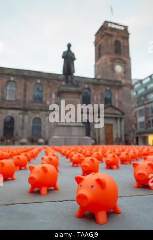 Fünfhundert Spardosen, jede repräsentiert eine Spende von £ 1.000, überschwemmung St Ann's Square in Manchester die Einführung des Spezialversicherer der kirchlichen Bewegung für Gut, die 1 Million £ zu UK Nächstenliebe über den Sommer zu markieren. Wo: Manchester, Großbritannien Wann: 14. Apr 2019 Credit: Phil Oldham/PinPep/WENN.com Stockfoto