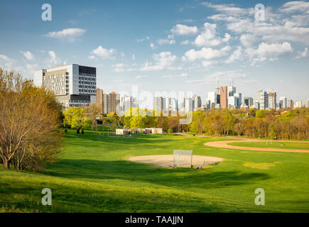 Am frühen Morgen Innenstadt Torontos Skyline Blick von Riverdale Park East Stockfoto