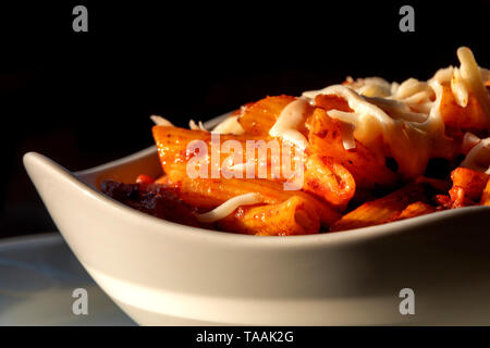 Pasta mit Tomatensauce und Käse Stockfoto