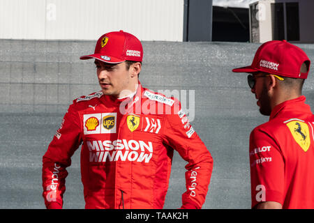 Barcelona, Spanien. 14. Mai, 2019 - Charles Leclerc und Antonio Fuoco von Team Scuderia Ferrari im Fahrerlager bei F1 2019 Test am Circuit de Catalunya. Stockfoto