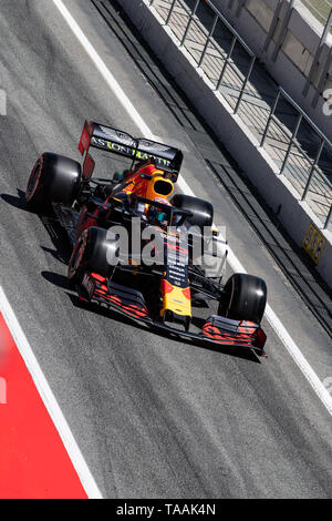 Barcelona, Spanien, 14. Mai 2019 - Pierre Gasly aus Frankreich mit 10 Aston Martin Red Bull Racing auf der Strecke in Mitte der Saison Test am Circuit de Catalunya. Stockfoto