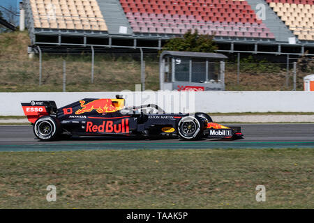 Barcelona, Spanien, 14. Mai 2019 - Pierre Gasly aus Frankreich mit 10 Aston Martin Red Bull Racing auf der Strecke in Mitte der Saison Test am Circuit de Catalunya. Stockfoto