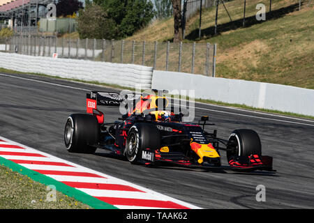 Barcelona, Spanien, 14. Mai 2019 - Pierre Gasly aus Frankreich mit 10 Aston Martin Red Bull Racing auf der Strecke in Mitte der Saison Test am Circuit de Catalunya. Stockfoto