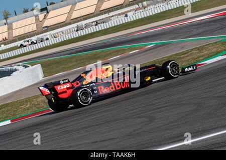 Barcelona, Spanien, 14. Mai 2019 - Pierre Gasly aus Frankreich mit 10 Aston Martin Red Bull Racing auf der Strecke in Mitte der Saison Test am Circuit de Catalunya. Stockfoto