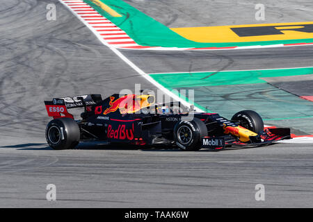 Barcelona, Spanien, 14. Mai 2019 - Pierre Gasly aus Frankreich mit 10 Aston Martin Red Bull Racing auf der Strecke in Mitte der Saison Test am Circuit de Catalunya. Stockfoto