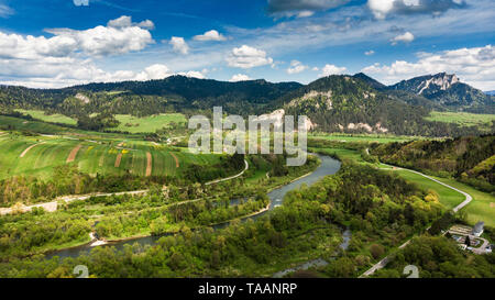 Dunajec im Nationalpark Pieniny in Polen, Antenne Drohne anzeigen. Stockfoto