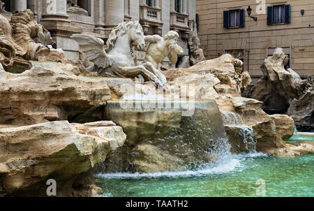Charmante Wasser - Trevi-Brunnen in Rom Stockfoto