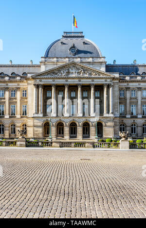 Kolonnade der Hauptfassade der Königliche Palast von Brüssel, die offizielle Palast des Königs und der Königin der Belgier in Brüssel, Belgien. Stockfoto