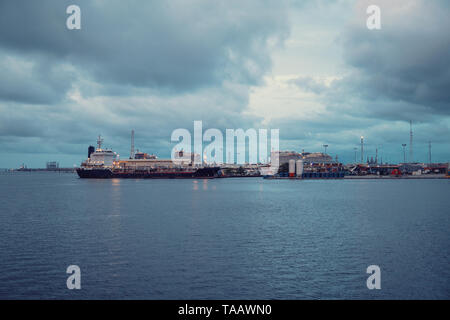 Marine Industrie Handelshafen. Industriegebiet mit Schiffen Stockfoto