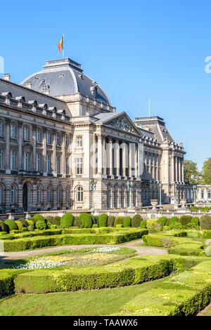 Hauptfassade und Vorgarten der Königliche Palast von Brüssel, die offizielle Palast des Königs und der Königin der Belgier in Brüssel, Belgien. Stockfoto