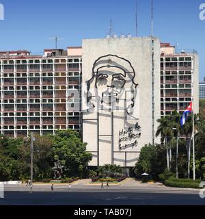 Havanna, Kuba - Februar 26, 2011: Che Guevara stahl Umriß auf Innenministerium in Havanna, Kuba. Die ikonischen Gebäude am Platz der Revolution ist unter Stockfoto