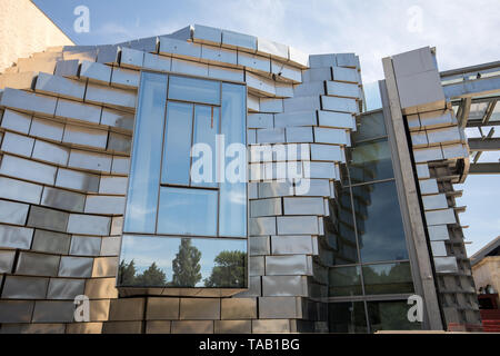 Arles, Frankreich - 27. Juni 2017: Fassade der Luma Stiftung in Arles. Frankreich Stockfoto