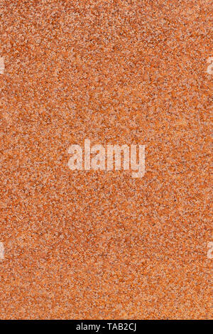Nahaufnahme makro Ansicht von melierter Altes rostiges Metall oberfläche orange und gelbe Farbe. Detaillierte Muster Textur oder Hintergrund in natürlicher Umgebung. W Stockfoto