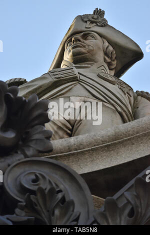 Nahaufnahme von Admiral Horatio Nelson auf Nelson's Column auf dem Trafalgar Square in London. Stockfoto