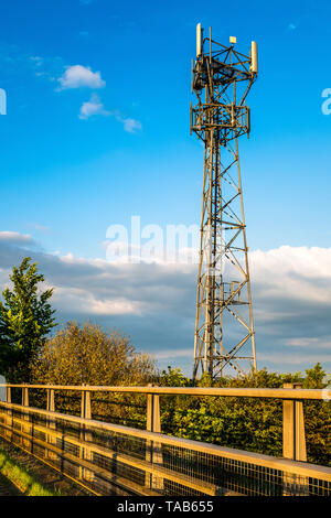 Mobiltelefon Mast UK. Basisstation für mobile Telekommunikation. Stockfoto