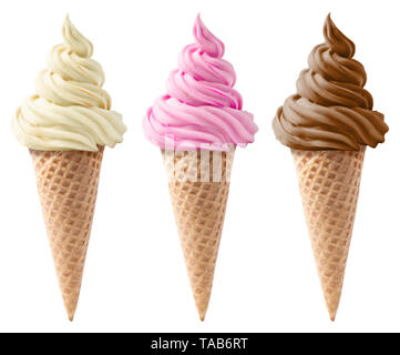 Verschiedene Sorten Eis in einem Waffeln auf weißem Hintergrund Stockfoto