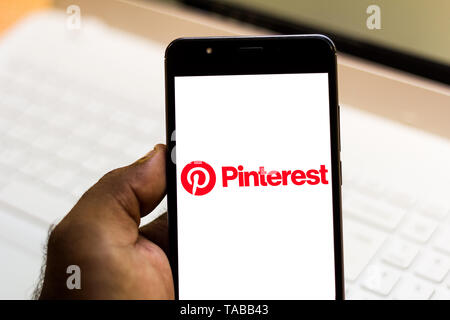 In diesem Foto Illustration der Pinterest Logo wird auf dem Smartphone angezeigt. Stockfoto