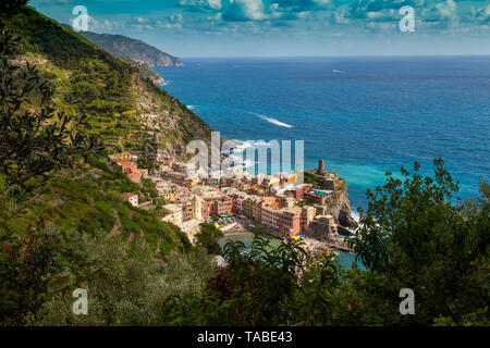 Vernazza ist eine Gemeinde in der Provinz von La Spezia, Ligurien, nordwestlichen Italien. Es ist eines der fünf Städte, die die Cinque machen Stockfoto