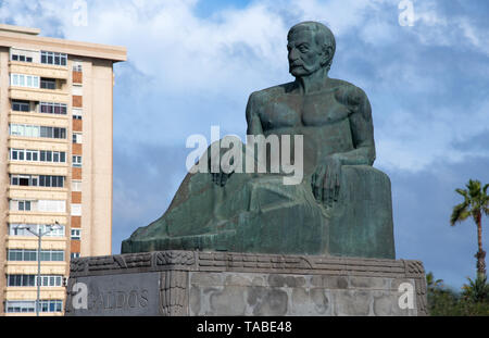Las Palmas, Gran Canria, Spanien - 31. Dezember 2017. Statue von Benito Galdos - Spanisch realist Novelist. Er war führender leterary Abbildung im 19. Jahrhunder t Stockfoto