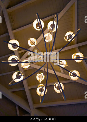 Metall Lampe mit mehreren Glühlampen Stockfoto