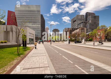 Montreal, Kanada - 21. Mai 2019: De Maisonneuve Boulevard in Montreal Downtown, im Frühling. Stockfoto