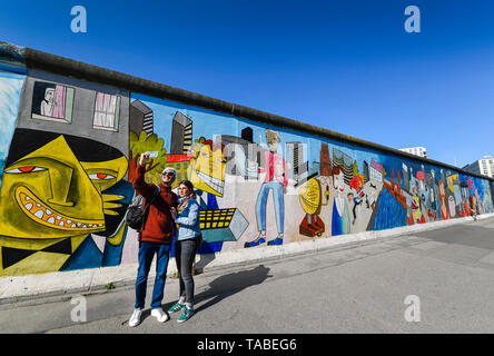 Jim Avignon, East Side Gallery, Mühlenstrasse, Friedrich Grove, Berlin, Deutschland, Mühlenstraße, Friedrichshain, Deutschland Stockfoto