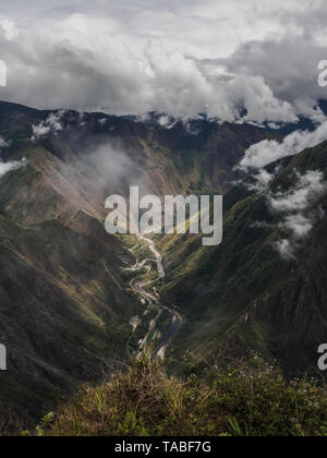 Tal des Flusses Vilcanota von der Oberseite des Machu Picchu in Peru. Stockfoto