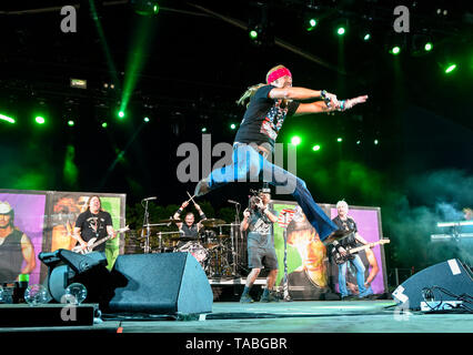 Indio, Kalifornien, April 26, 2019, Bret Michaels Band auf der Bühne zu einem energetischen Menge an Tag 1 der Stagecoach Country Music Festival. Stockfoto