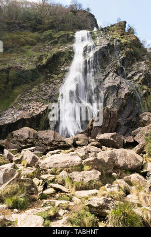 Einer der höchsten Wasserfälle in Irland Powerscourt Wasserfall auf dem Fluss Dargle in der Nähe von Enniskerry in der Grafschaft Wicklow, Irland. Stockfoto