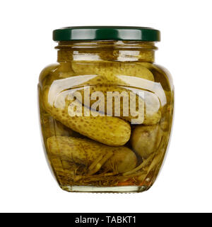 Salzgurken in transparenten Glas auf weißem Hintergrund Stockfoto