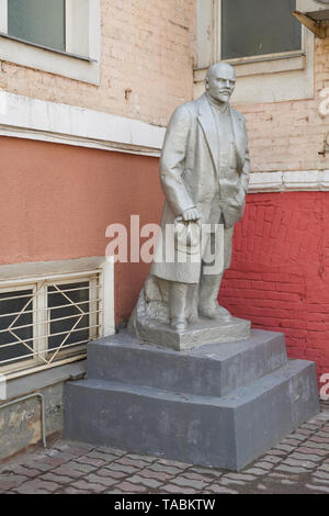 Denkmal für Wladimir Lenin im Hof des Hauses auf der Straße Bolshaya Semyonovskaya Straße in Moskau Stockfoto