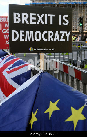 Brexit Poster SODEM anti-Brexit anti verlassen pro bleiben Poster außerhalb Houses of Parliament in London England UK KATHY DEWITT Stockfoto