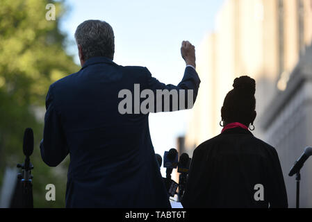 New York City Bürgermeister Bill De Blasio und die erste Dame Chirlane McCray nehmen an der geplanten Elternschaft NYC Rallye die Verbote am Foley Square in New York zu stoppen Stockfoto