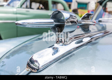 Rocket Kühlerfigur auf klassischen Auto an der State Street Staatsangehörigen Premier Auto Show am 19. Mai 2019 über staatliche Straße für den Verkehr zu Al geschlossen wurde Stockfoto