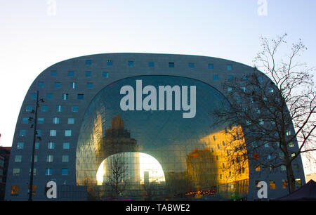 Der berühmte Markt im Herzen der großen Stadt Rotterdam, einem niederländischen Metropole Stockfoto