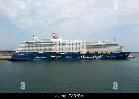 Kreuzfahrtschiff Mein Schiff 3 (englisch: "Mein Schiff 3"), dargestellt in Southampton Hafen / am Hafen ist. Schiff ist im Besitz & von TUI Cruises. (99) Stockfoto