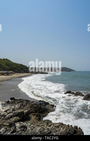 Anjuna, Goa/Indien - 04 03 2019, schöne Anjuna Beach im Norden von Goa, Indien. Beliebte strand ferien Destination in Goa. Stockfoto
