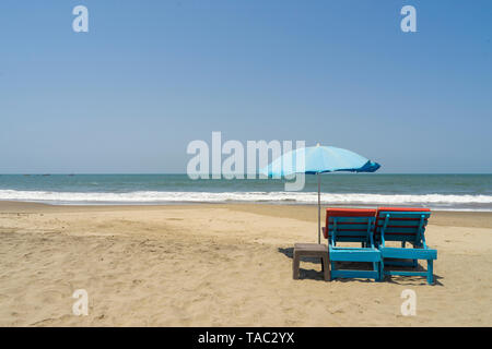 Anjuna, Goa/Indien - 04 03 2019, schöne Anjuna Beach im Norden von Goa, Indien. Beliebte strand ferien Destination in Goa. Stockfoto