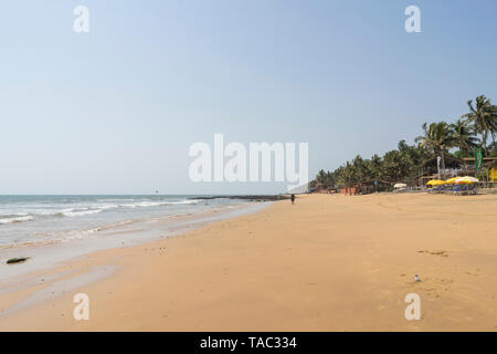 Anjuna, Goa/Indien - 04 03 2019, schöne Anjuna Beach im Norden von Goa, Indien. Beliebte strand ferien Destination in Goa. Stockfoto