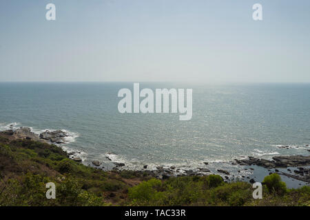 Anjuna, Goa/Indien - 04 03 2019, schöne Anjuna Beach im Norden von Goa, Indien. Beliebte strand ferien Destination in Goa. Stockfoto