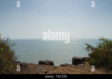 Anjuna, Goa/Indien - 04 03 2019, schöne Anjuna Beach im Norden von Goa, Indien. Beliebte strand ferien Destination in Goa. Stockfoto