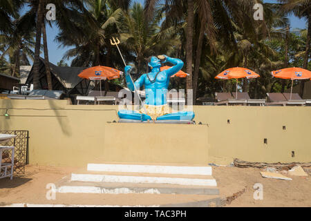 Anjuna, Goa/Indien - 04 03 2019, Statue von Lord Shiva sitzend, religiöse Hinduismus Symbol Stockfoto