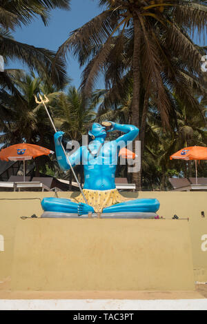 Anjuna, Goa/Indien - 04 03 2019, Statue von Lord Shiva sitzend, religiöse Hinduismus Symbol Stockfoto