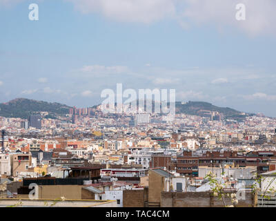 Anzeigen oben auf Barcelona von einem Berg Stockfoto