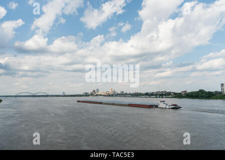 Blick auf den Mississippi River und Memphis Downtown im Frühling, Tennessee Stockfoto